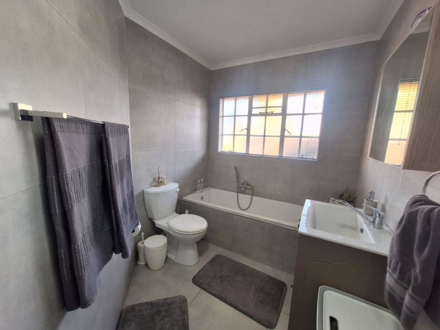 3 Bedroom Property for Sale in Heuwelsig Free State